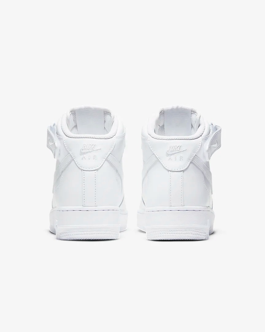 早い者勝ち NIKE AIR FORCE 1 '07 MID どんなコーデにも◎ 売切れ前に 早い者勝ち NIKE AIR FORCE 1 MID '07 完売必須