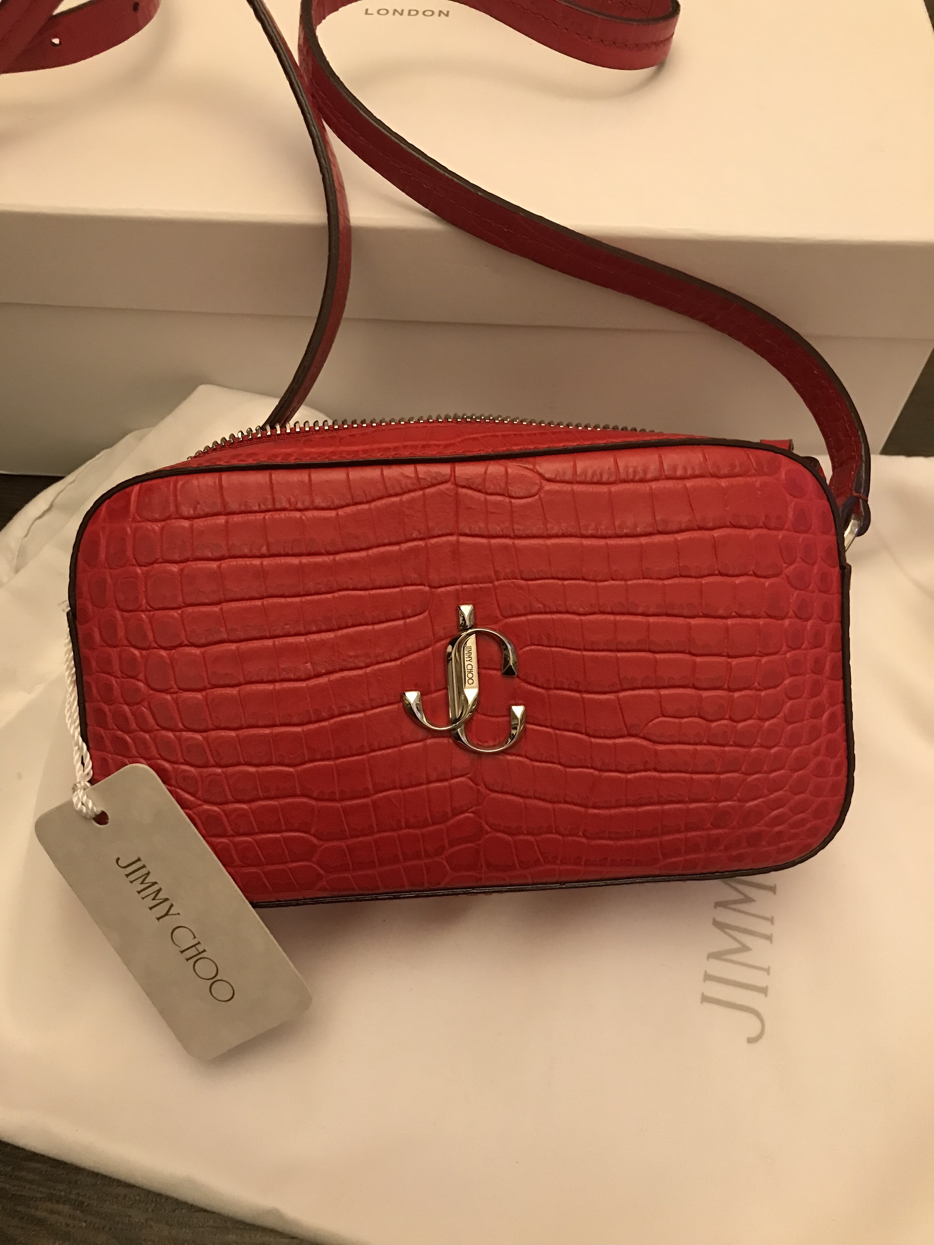 Jimmy★Choo(セールで春夏にもお勧め)ホワイトTeeお供にHale/Red