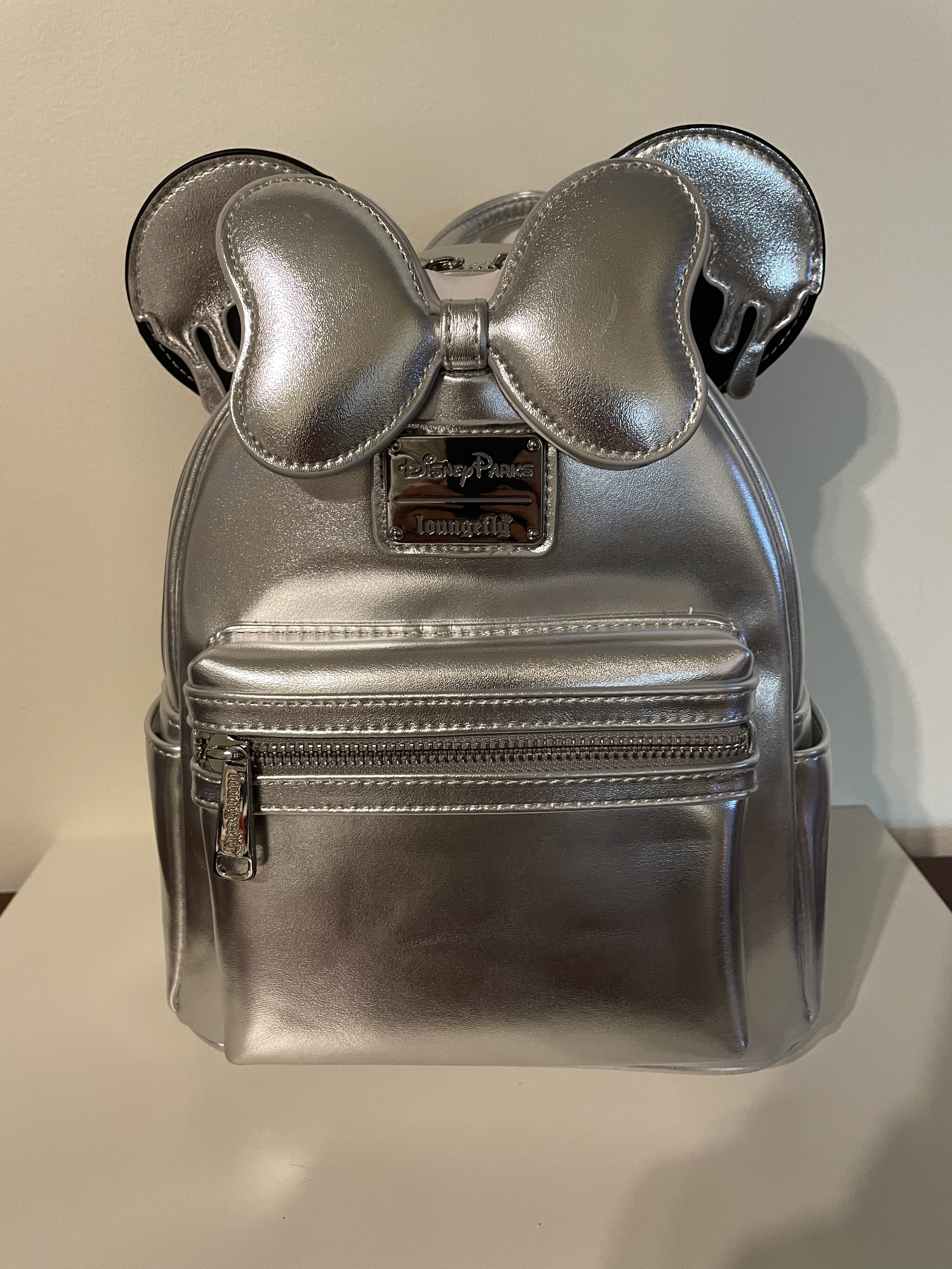 【注目コラボ】LoungeflyxDisney 100周年プラチナムバックパック