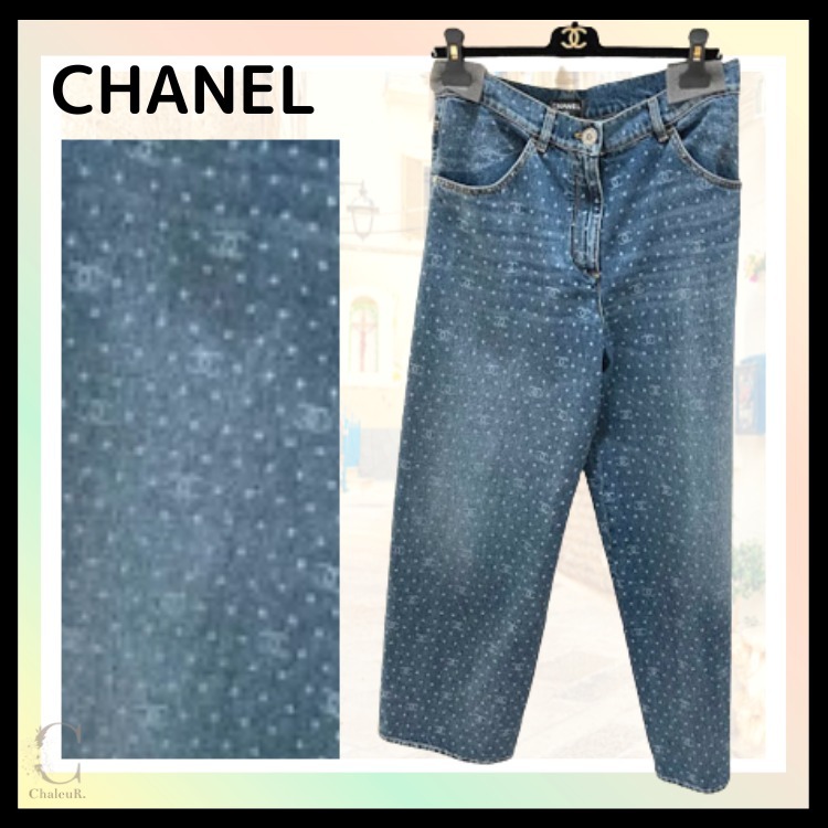 Shop CHANEL 2023 SS Denim Plain Logo Jeans (P74906 V66449 NN574) by lufine