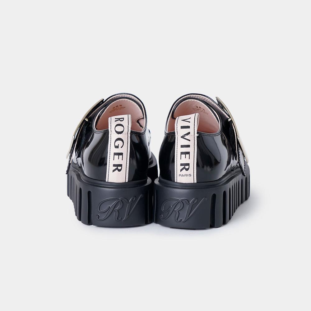 華やぐ足元【Roger Vivier】Viv' Go Thickレザーミュール Viv' Go-Thick patent leather platform loafers in black