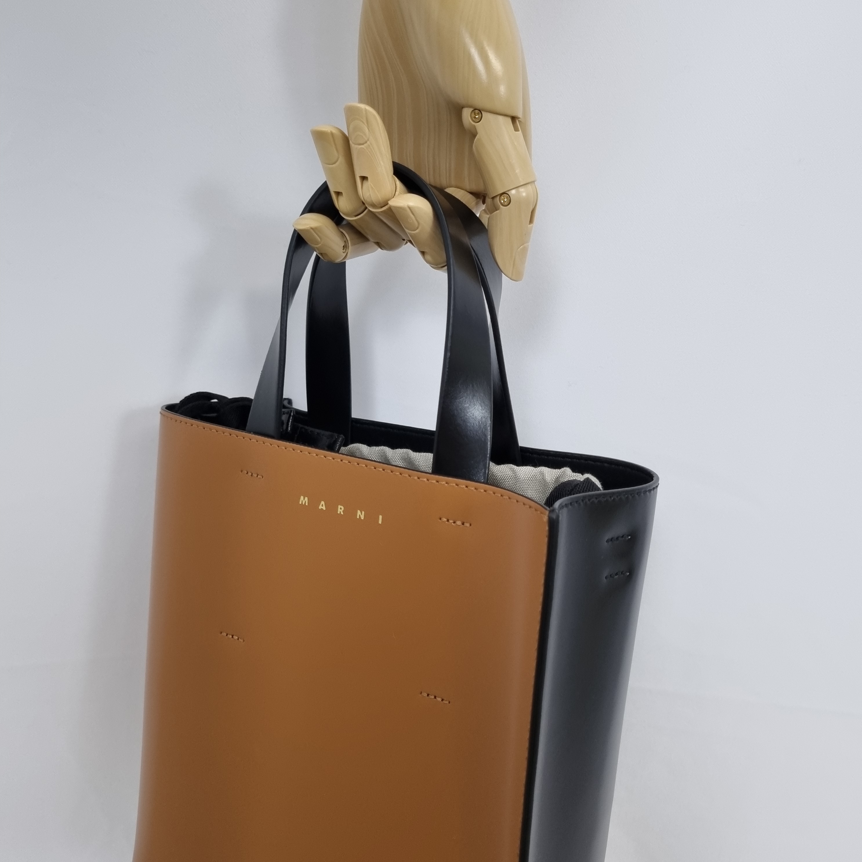 ☆人気☆【MARNI 】☆MUSEO 2WAY レザーショッピングバッ.グ☆ ☆人気☆【MARNI 】☆MUSEO 2WAY レザーショッピングバッ.グ☆