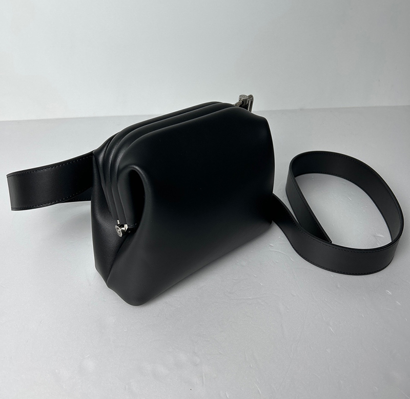 ☆OSOI☆MINI BROT BAG 人気 韓国発 ショルダーバッグ (OSOI