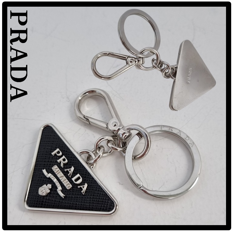 ★関税込★PRADA★Saffiano Leather Triangle Logo Keychain★