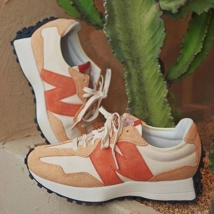 ベージュ系 New Balance 327(ニューバランス) - 海外通販のBUYMA