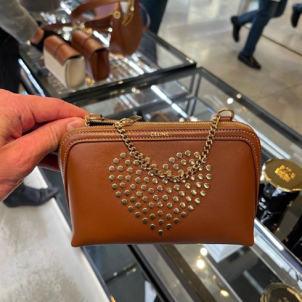 【CELINE】チェーンクラッチ トリオンフレザー スタッズ ハート