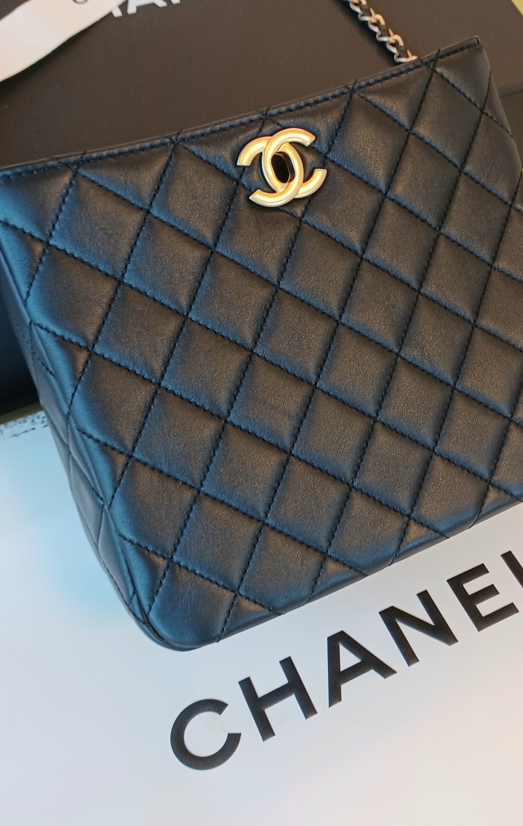 CHANEL スマホも入る可愛い２WAYポシェット★ブラック★G金具 CHANEL スマホも入る可愛い2WAYポシェット☆ブラック☆G金具