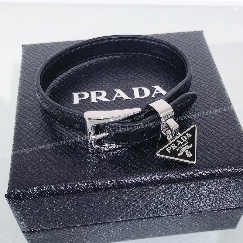 PRADA サフィアーノレザー ブレスレット すぐ届く! 翌日配送可