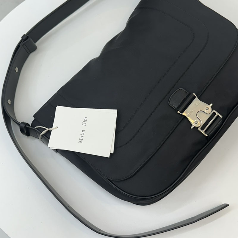 ショルダーバッグ・ポシェット Matin Kim BIG BUCKLE BAG BBH6039 BIG BUCKLE BAG IN BLACK – Matin Kim