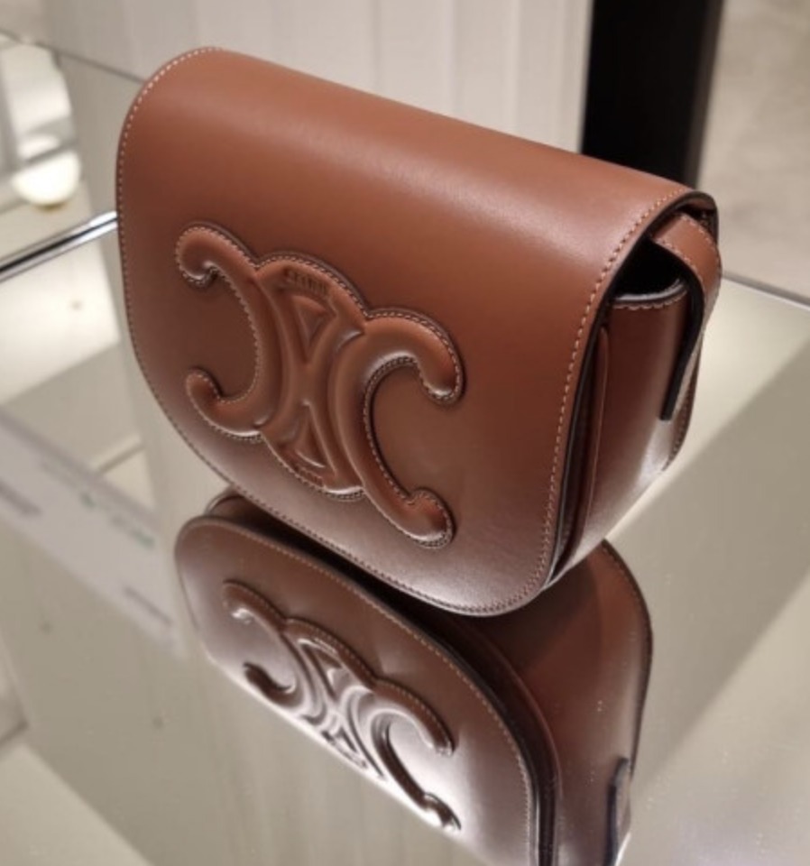 ★関税込★CELINE★Folco Cuir Triomphe in Smooth Calfskin Tan
