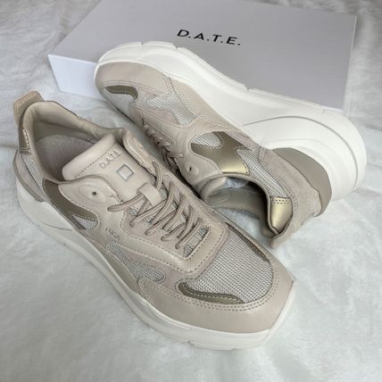 ベージュ系 DATE(デイト) スニーカー(レディース) - 海外通販のBUYMA