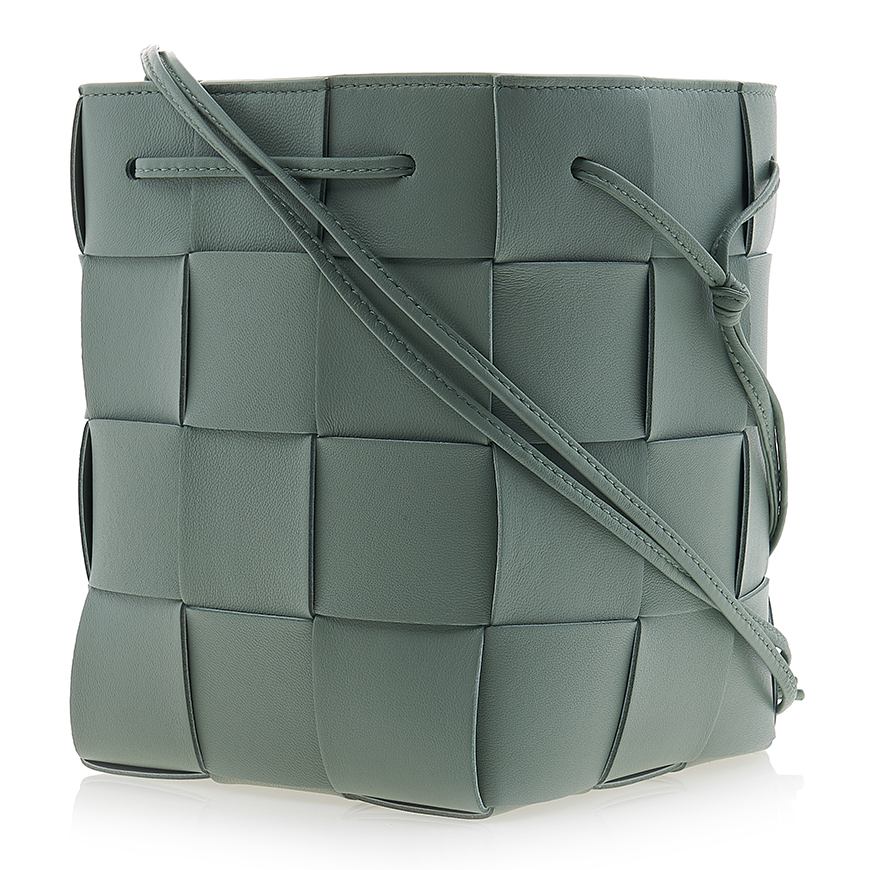 ★送料関税込★BOTTEGA VENETA スモール カセットバケットバッグ ☆送料関税込☆BOTTEGA VENETA スモール カセットバケットバッグ