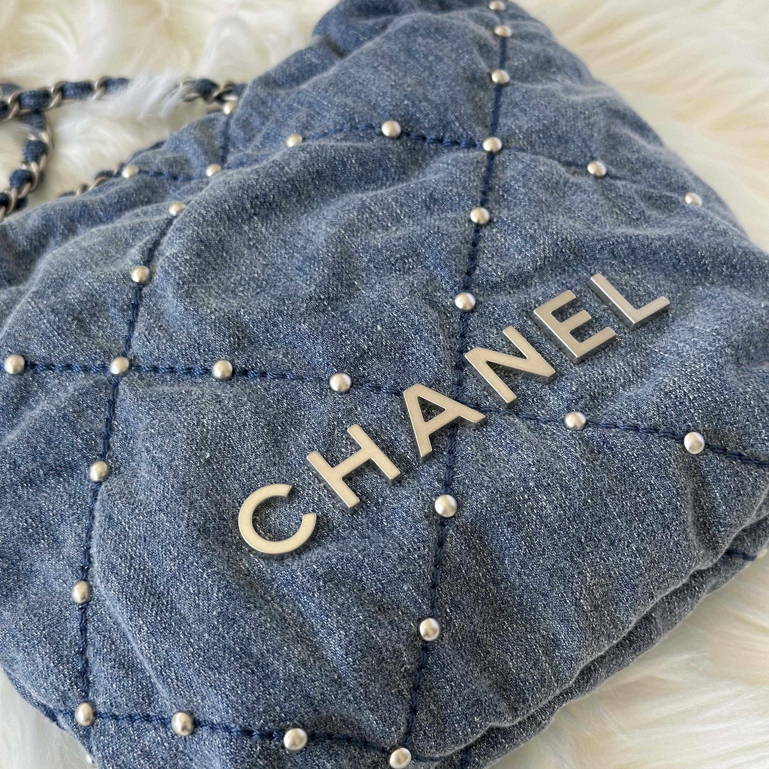 ★23S / ベストサイズ【 CHANEL 】CHANEL22 ミニハンドバッグ ☆23S / ベストサイズ【 CHANEL 】CHANEL22 ミニハンドバッグ