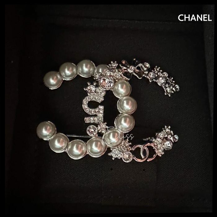 CHANELブローチ【ロゴの中にもCCロゴ♡))))】