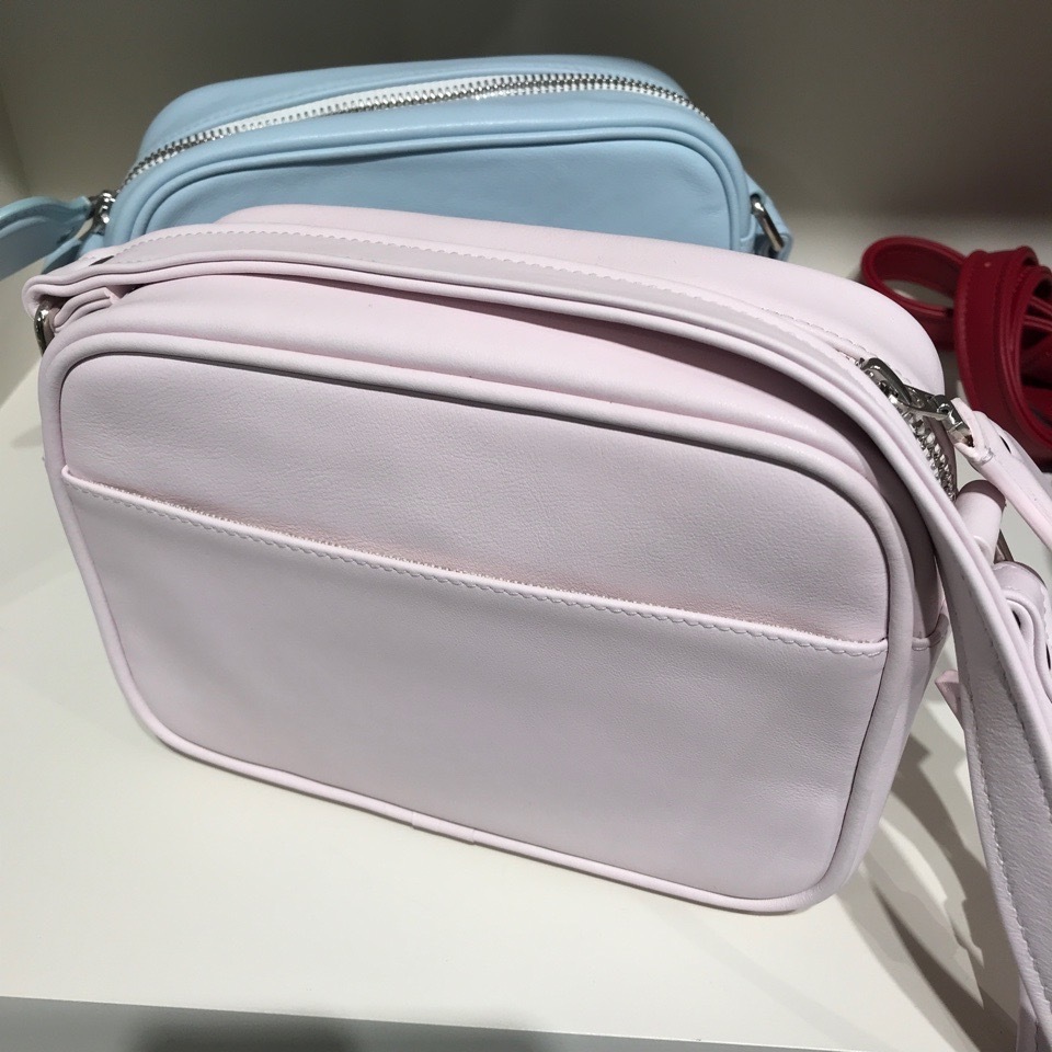 パリ直営店買付！【COURREGES】ロゴ Camera Bag ☆6色