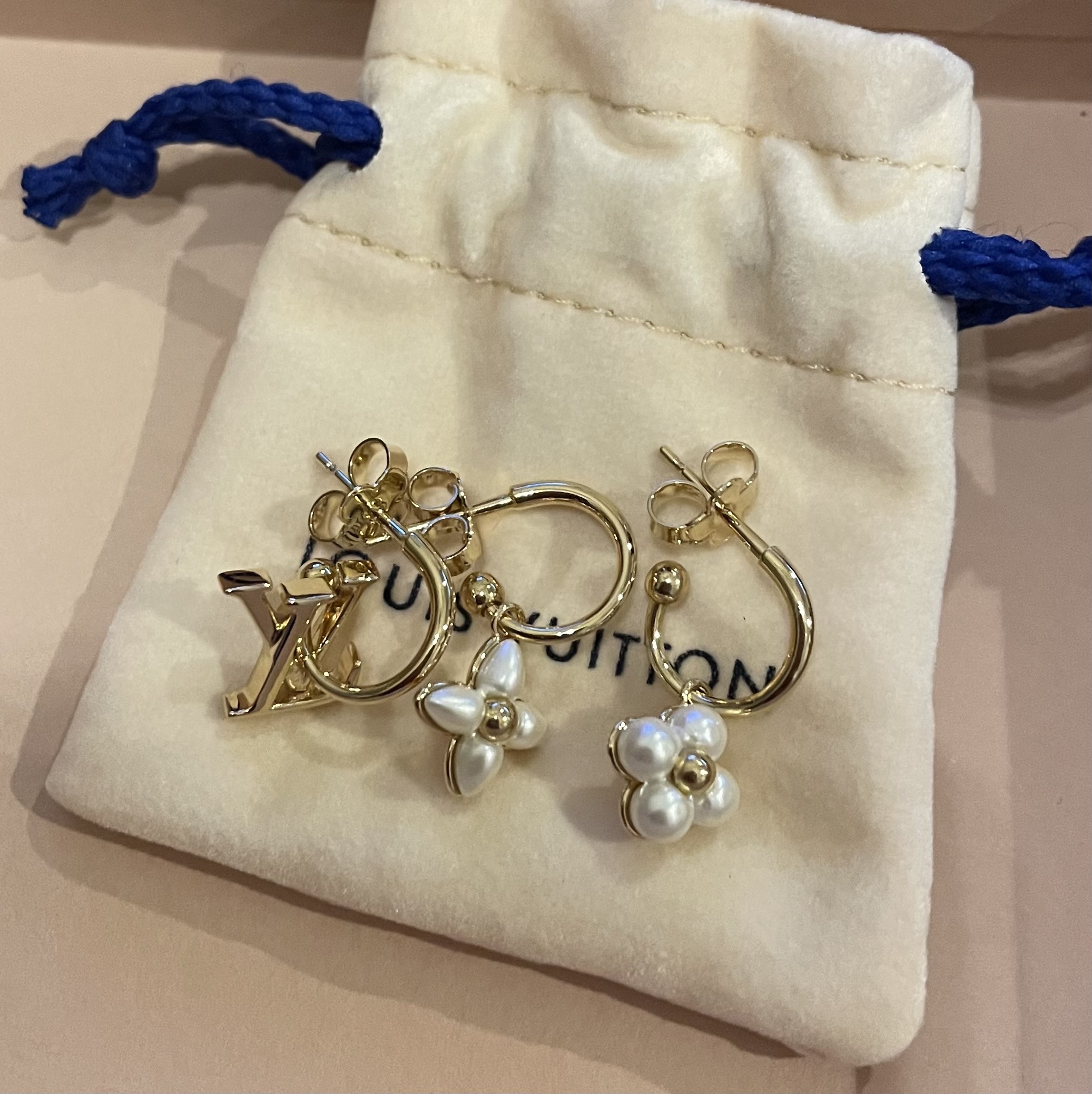 2023SS★即納【LV】ブックルドレイユLVフローラグラム3個 ピアス