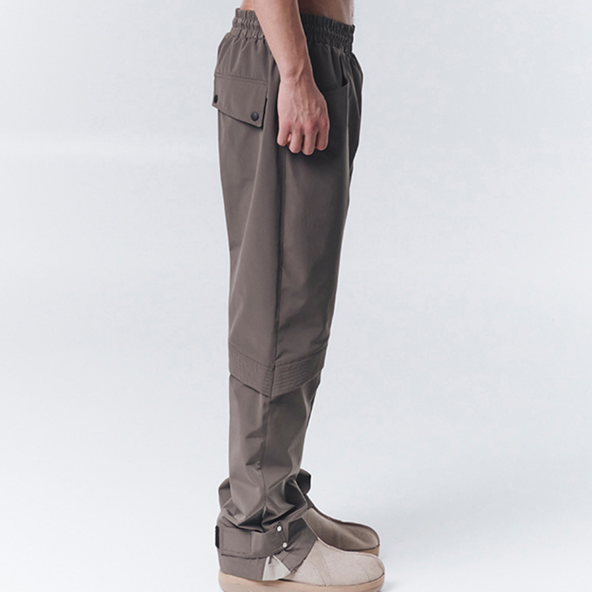 ★OY★OBLIQUE LINE TRACK PANTS-KHAKI★正規品/韓国直送料込 ☆OY☆OBLIQUE LINE TRACK PANTS-KHAKI☆正規品/韓国直送料込