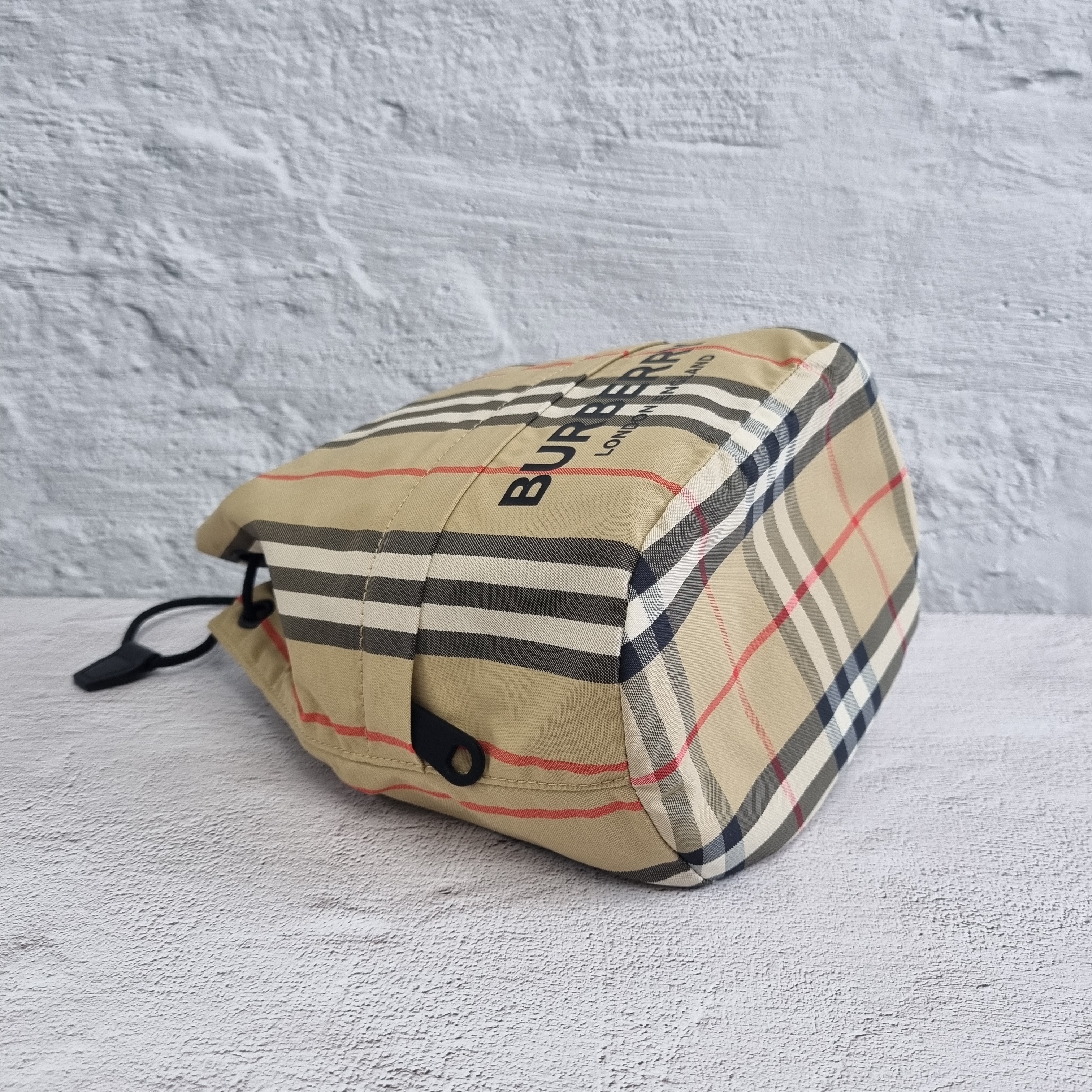 ☆関税込☆BURBERRY☆アイコンストライプ ドローコードポーチ☆