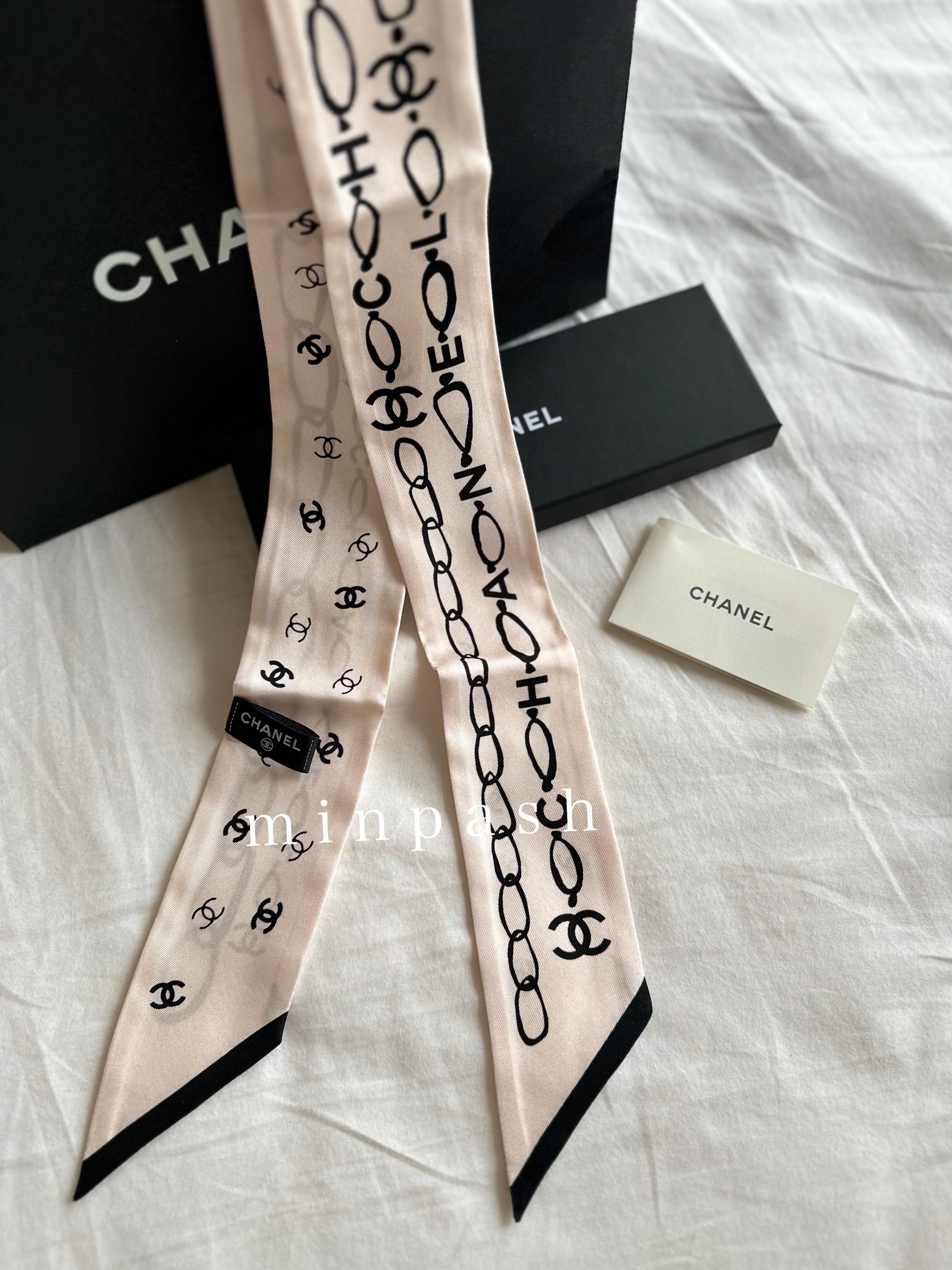 【バイカラーが可愛い♡】CHANEL スカーフ 雨の日や肌寒い日に重宝する♪】CHANEL ストール CCロゴ (CHANEL