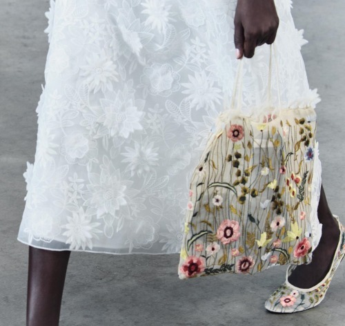 “ZARA” フローラル エンブロイダリー トート/ハンドBAG White