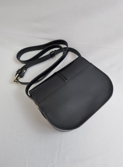 ☆韓国の人気☆【A.P.C.】☆BETTY ショルダーバッ.グ☆正規品☆ ☆韓国の人気☆【A.P.C.】☆BETTY ショルダーバッ.グ☆正規品