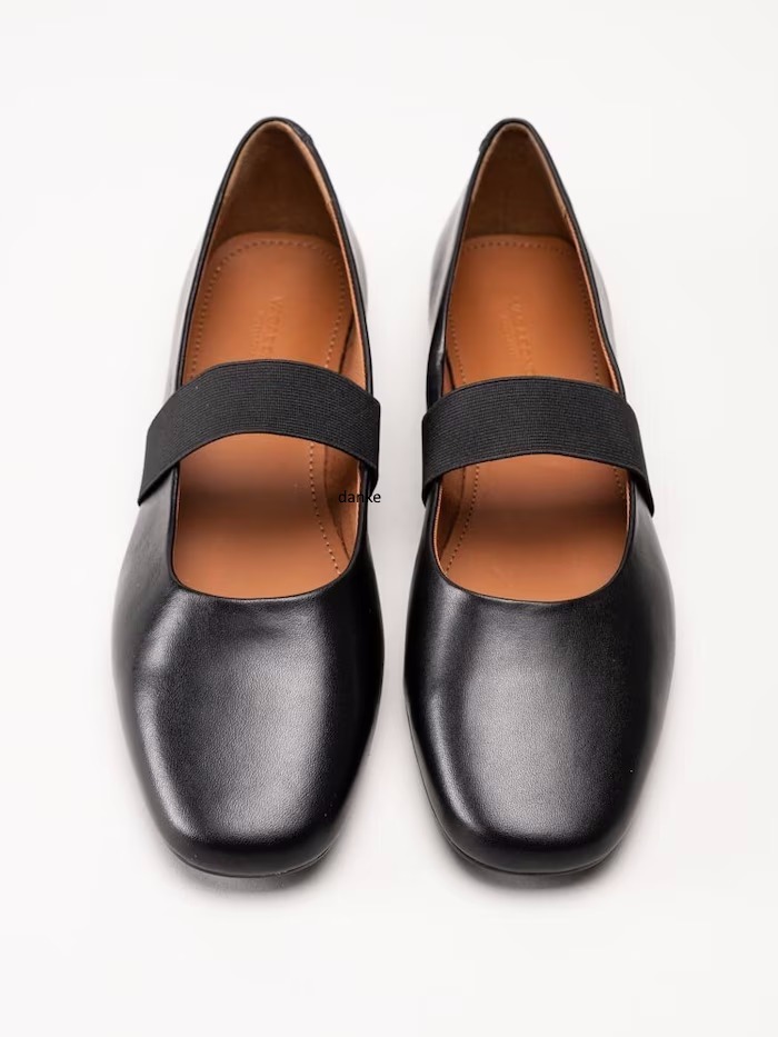 “VAGABOND” ゴムストラップバレエシューズ Black