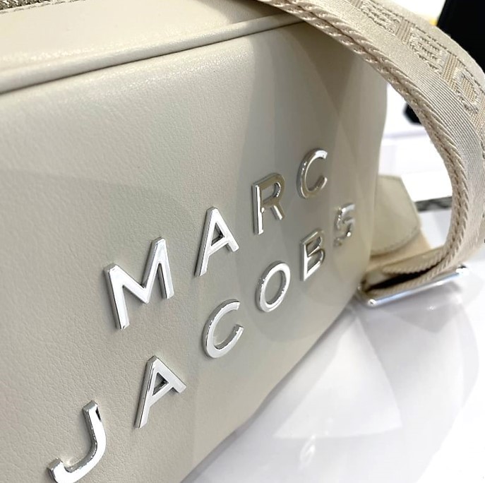 Marc Jacobs ロゴ レザー スマホバッグ スマホケース 関税送料込 Marc Jacobs ロゴ レザー フォンケース クロスボディ 関税送料込