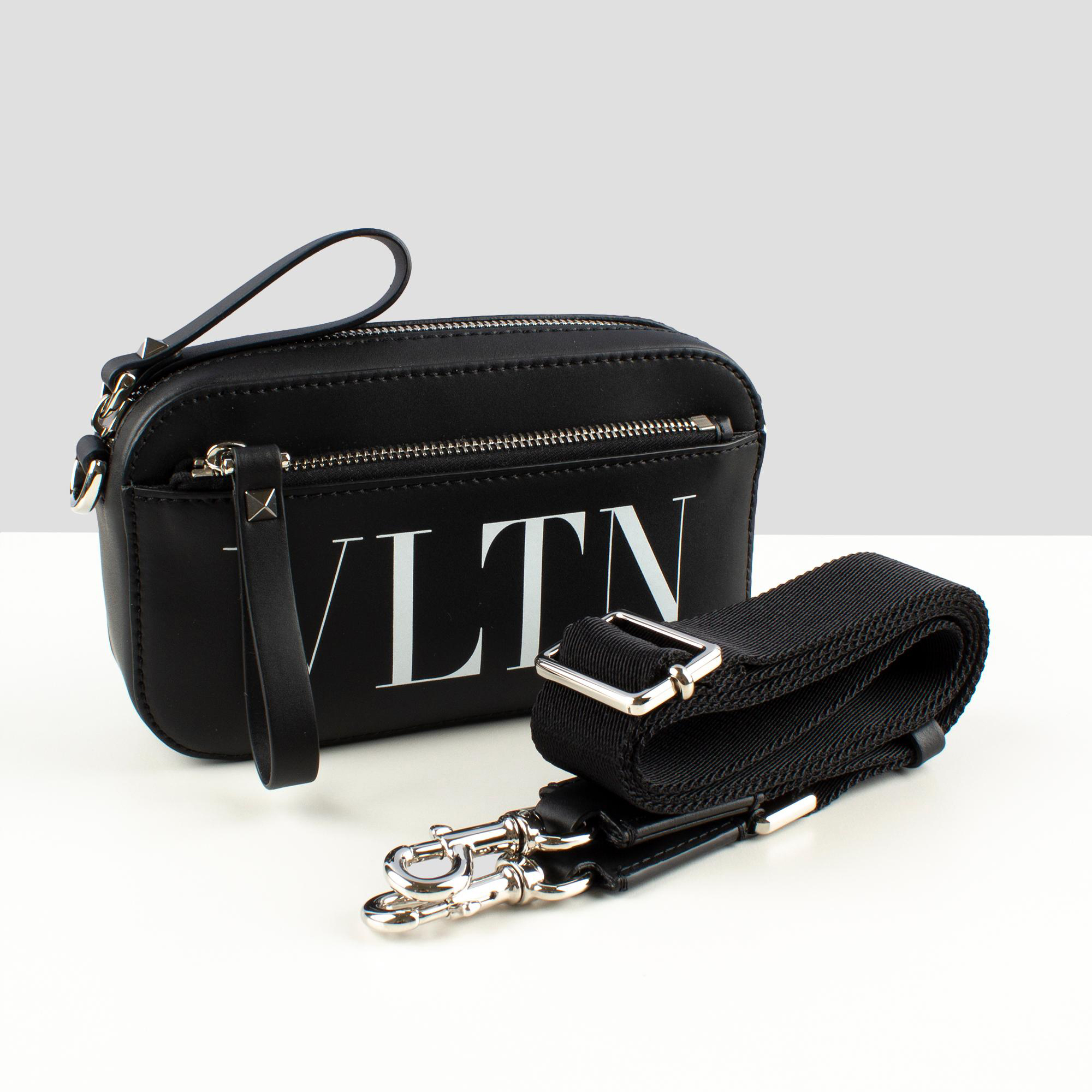関税送料込み- VALENTINO VLTN ミニ クロスバッグ