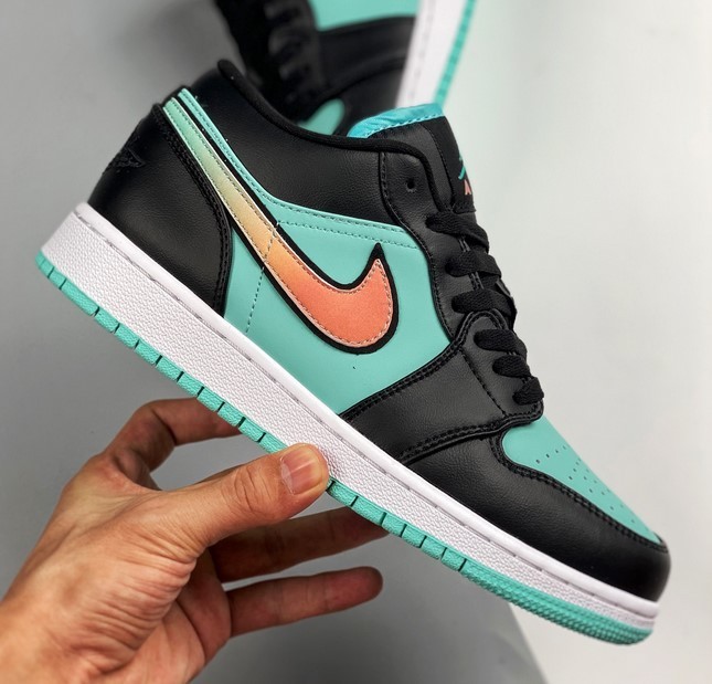 Nike AIR JORDAN 1 ティファニーカラーが大人気♪ 関税送料込 Nike AIR JORDAN 1 ティファニーカラーが大人気♪ 関税送料込