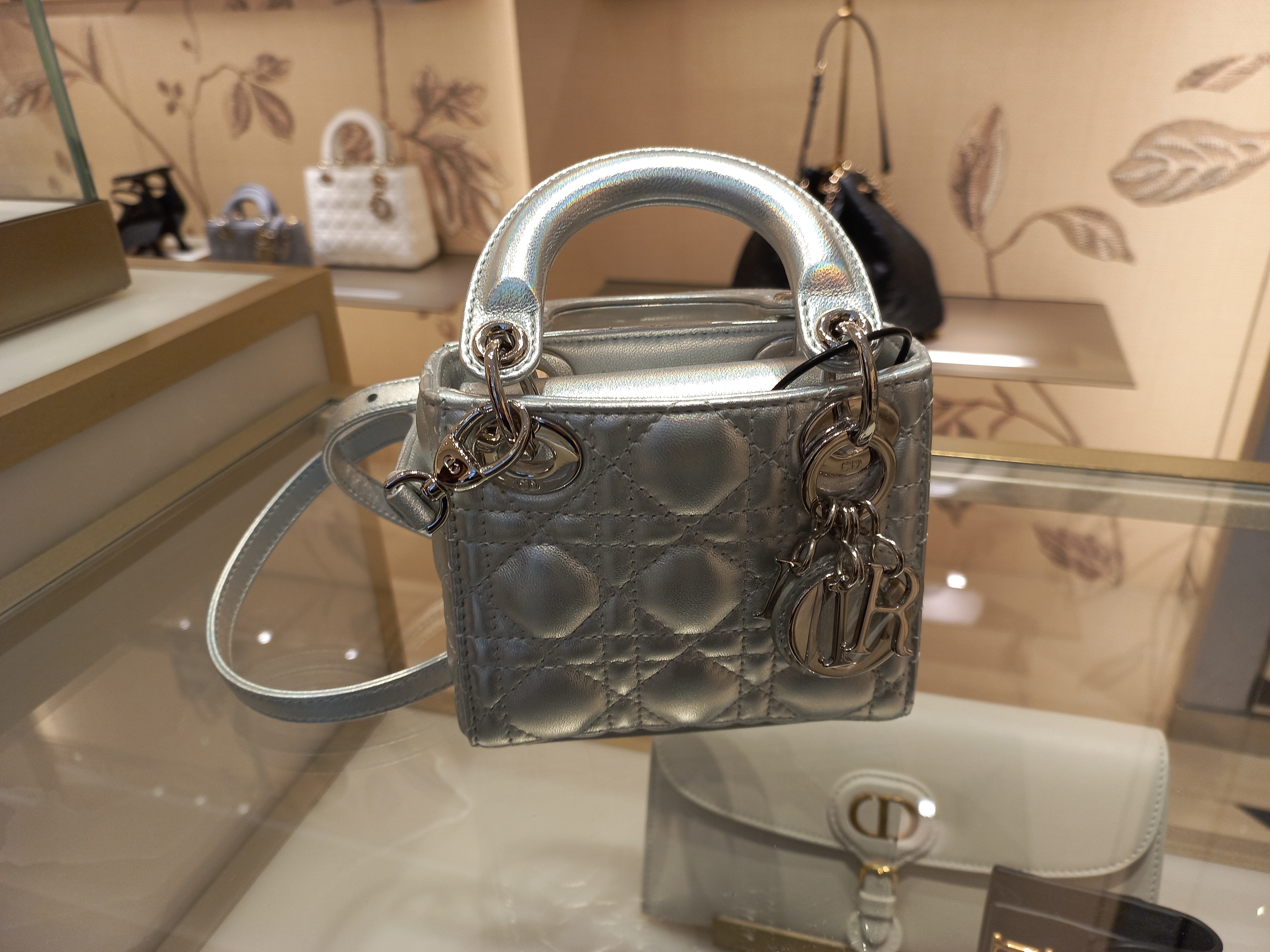 ☆Dior☆直営店買付☆お洒落 LADY DIOR MICRO BAG☆