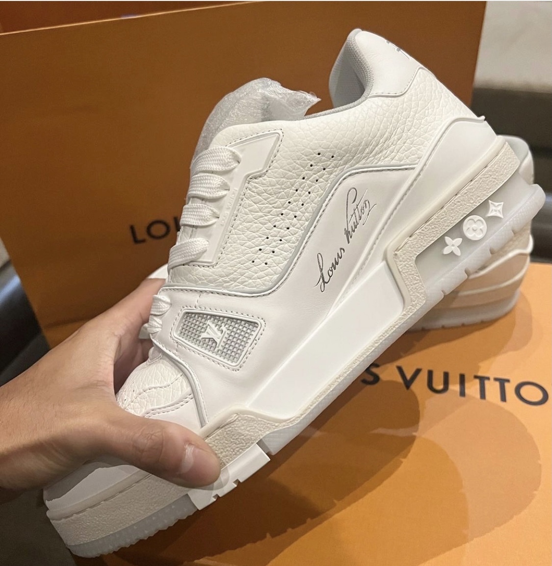 《完売前に》LOUIS VUITTON LVトレイナー・ライン スニーカー