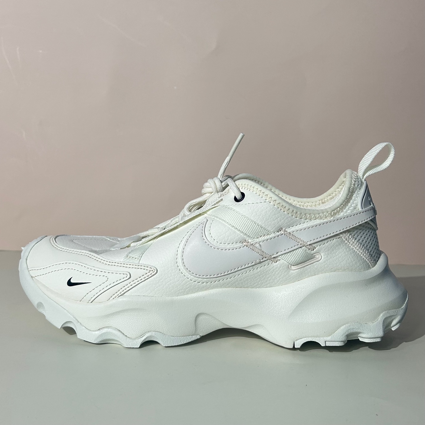【NIKE】 *人気* (W) TC-7900 ●送料・関税込● Nike【関税/送料込】 WMNS TC 7900 超人気モデル (Nike