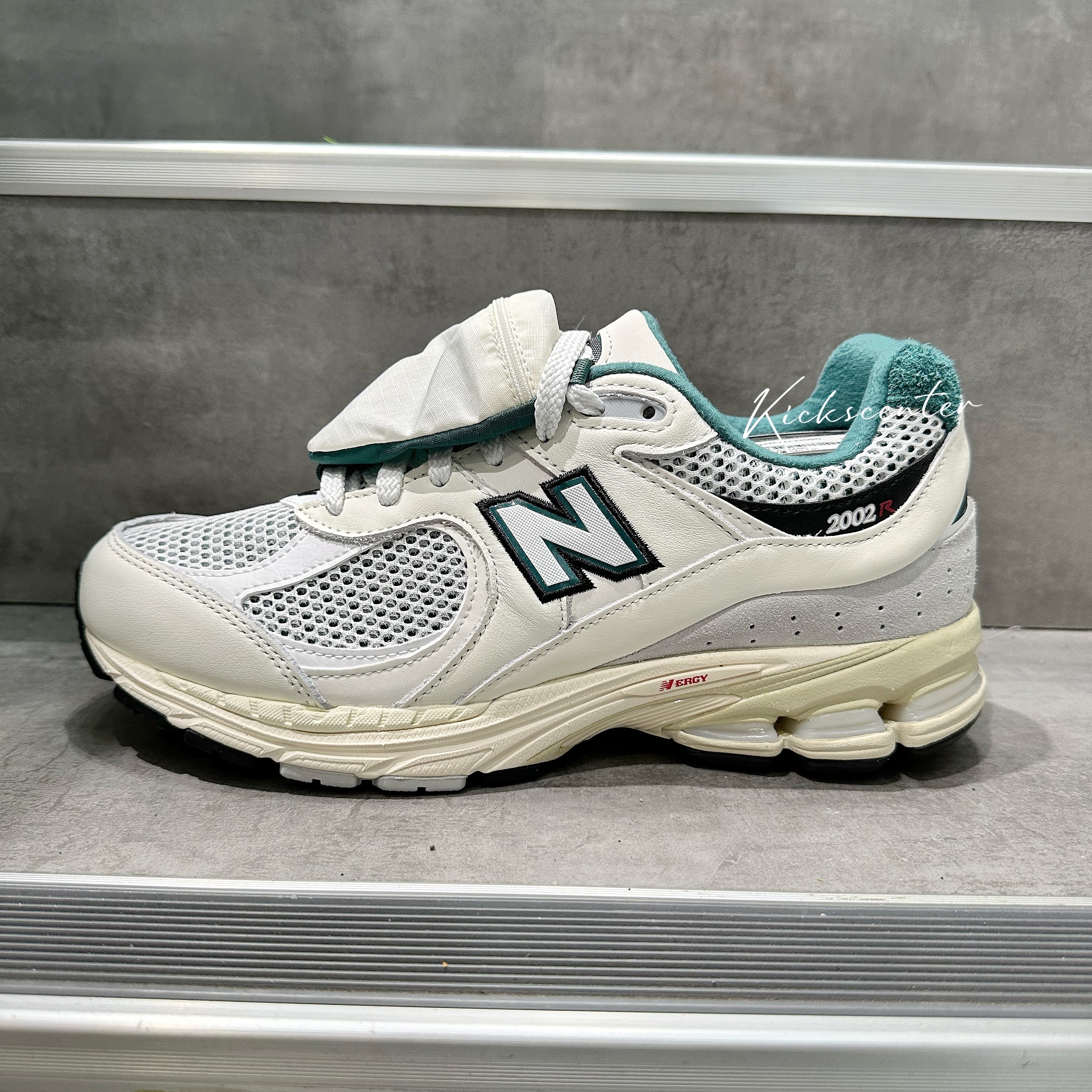 ★ニューバランス★ 送料関税込 NEW BALANCE M2002RVD