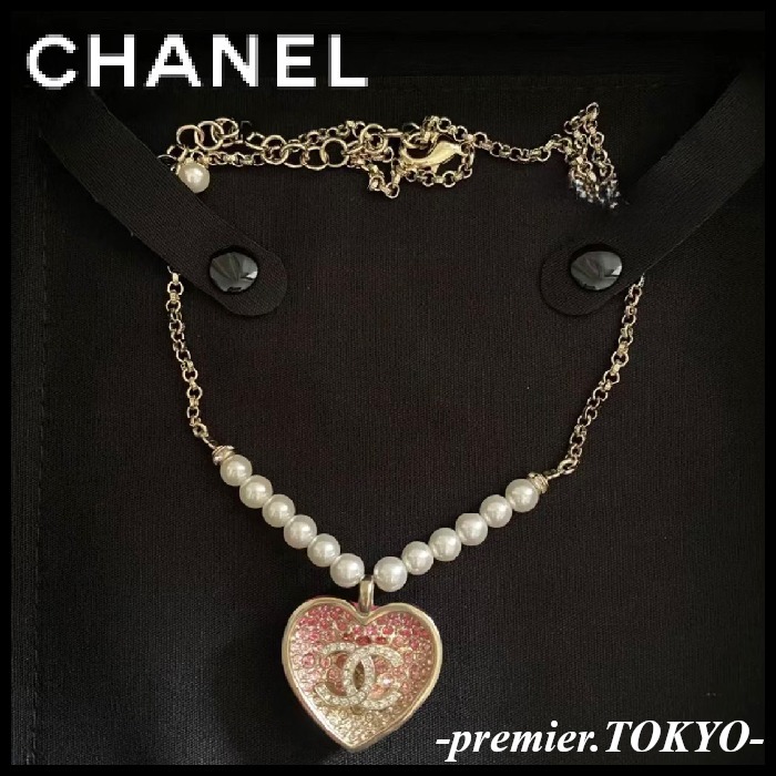 公式通販にて購入新品】 ハート×ロゴが首元に煌めきを CHANEL