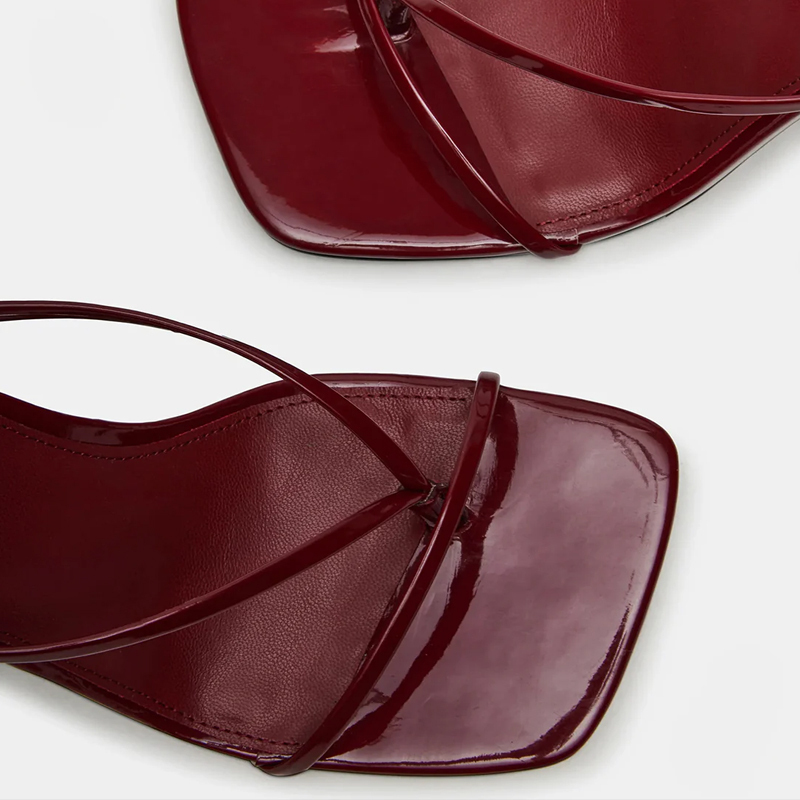 Steve Madden☆ 美シルエット♪ 細身ストラップ・ソングサンダル Steve Madden☆ 美シルエット♪ 細身ストラップ・ソングサンダル