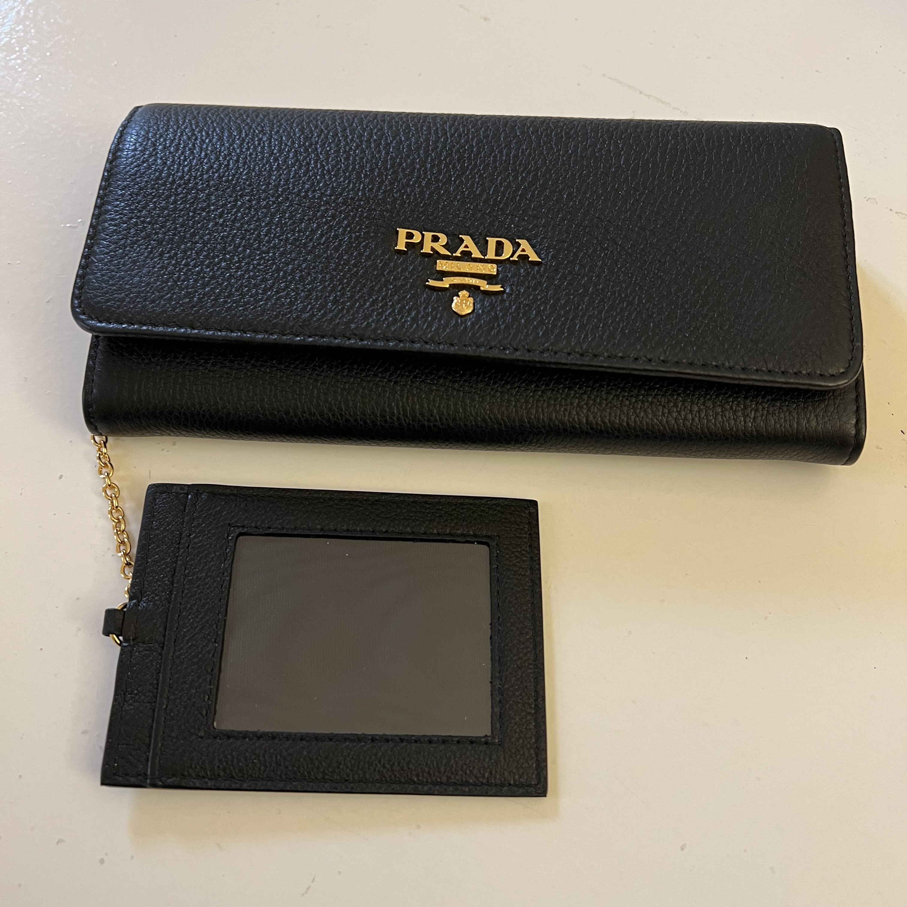 入手困難◆PRADA◆カーフスキン 長財布 ラウンドジップ レザー 入手困難◇PRADA◇カーフスキン 長財布 カード入付 取り外し可能