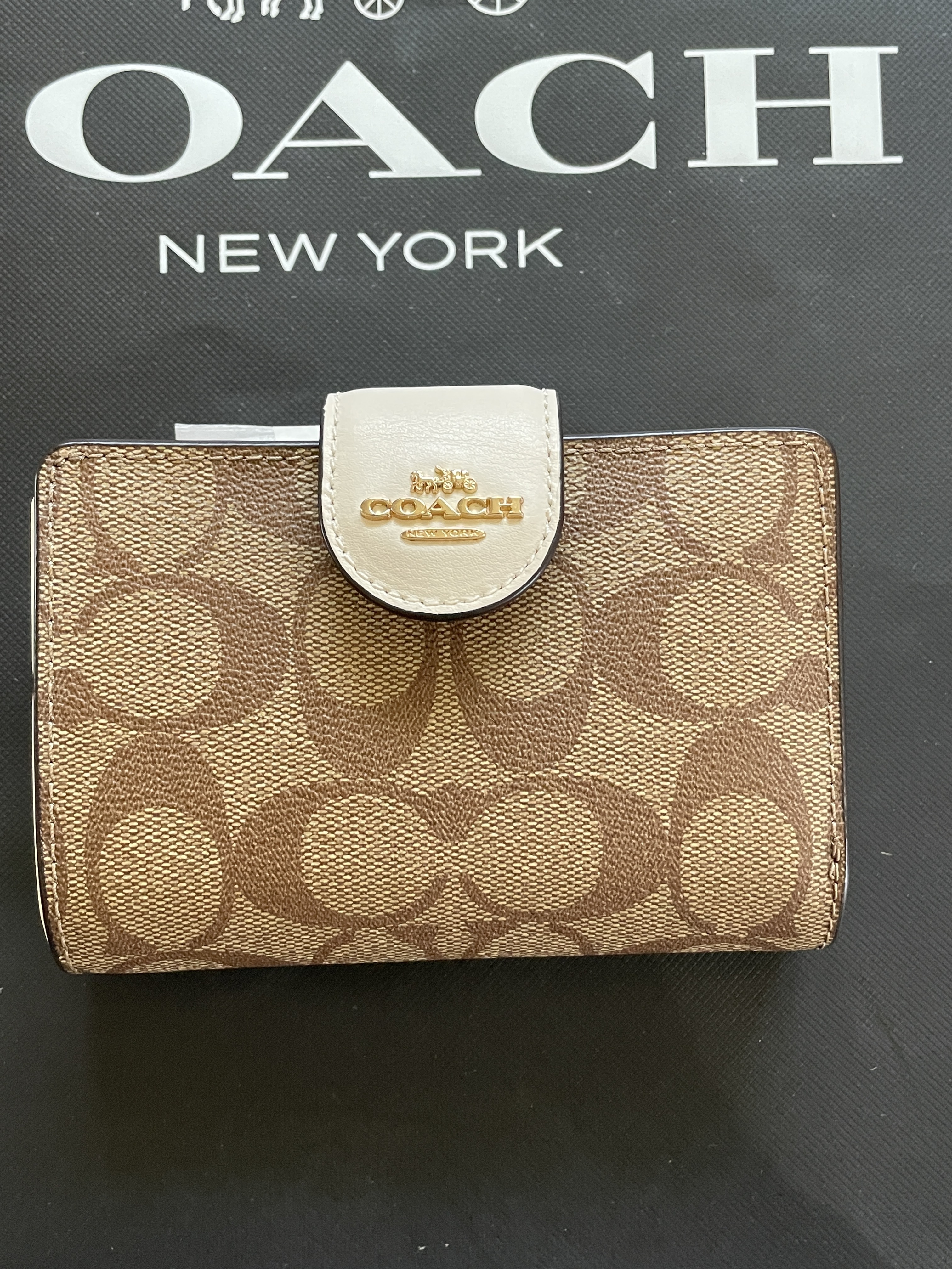 box付 Medium Corner Zip Wallet 折り財布