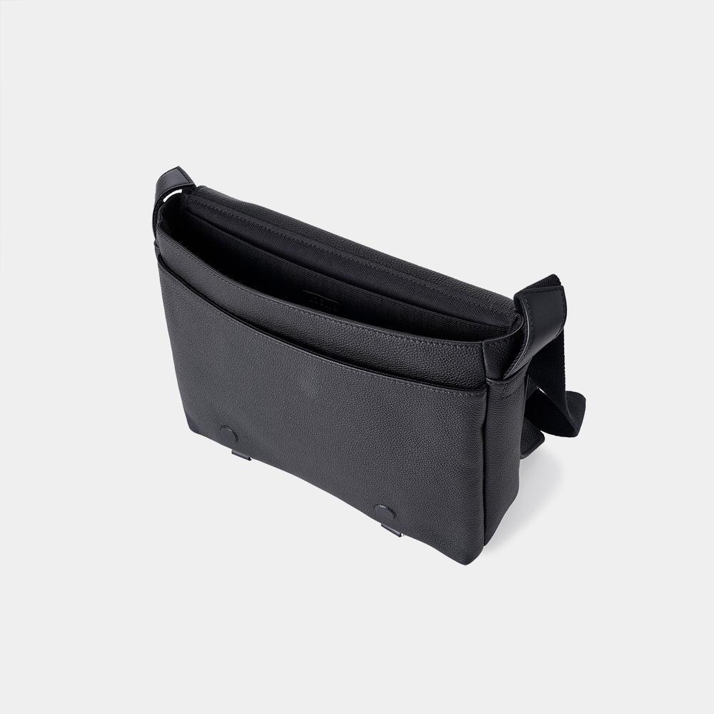 【直営店買付】ロエベ☆ミリタリー メッセンジャー☆B553A14X03 直営店買付】ロエベ☆ミリタリー メッセンジャー☆B553A14X03