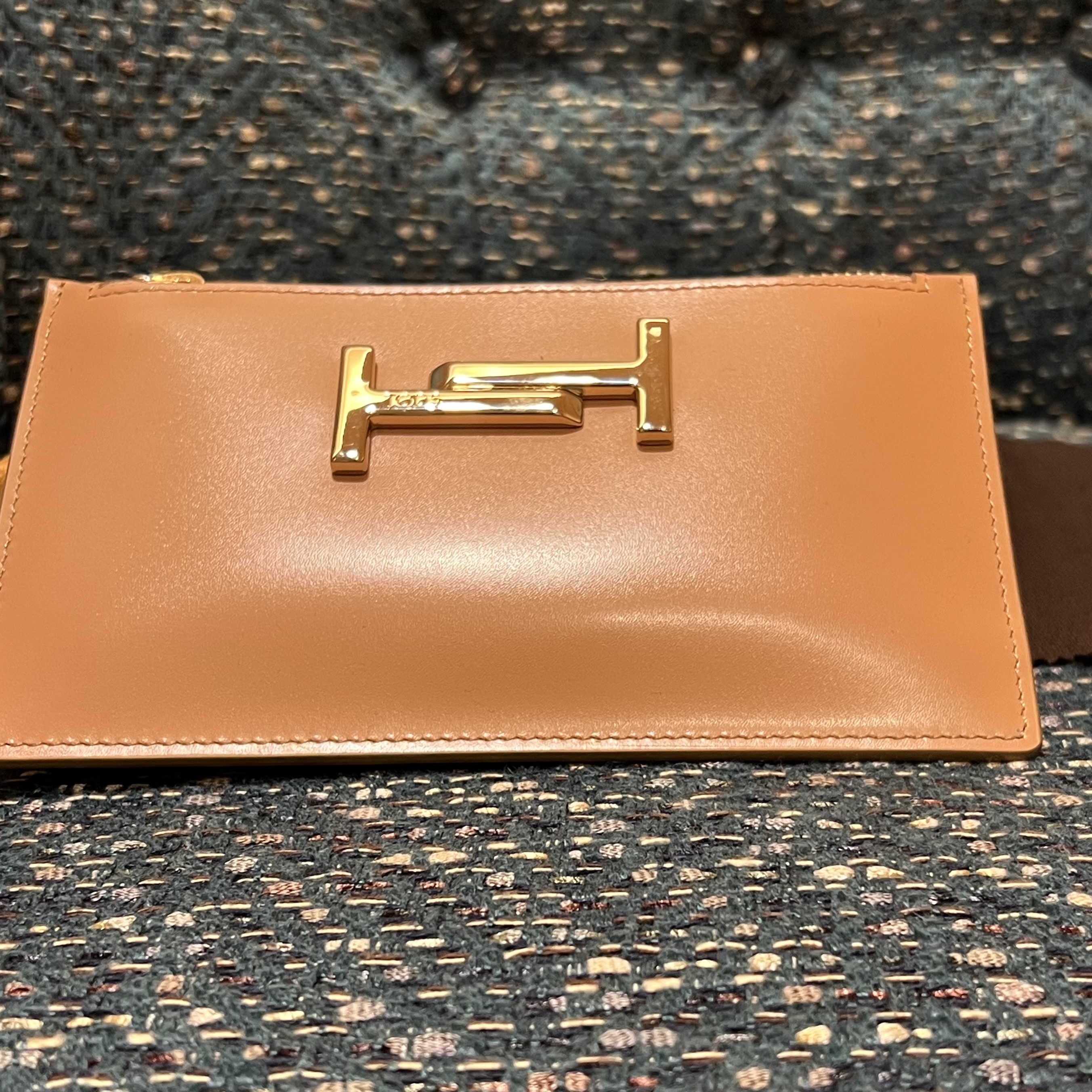 TOD`S正規直営OUTLET AME BUSTA P.ダブルT カードスロット財布