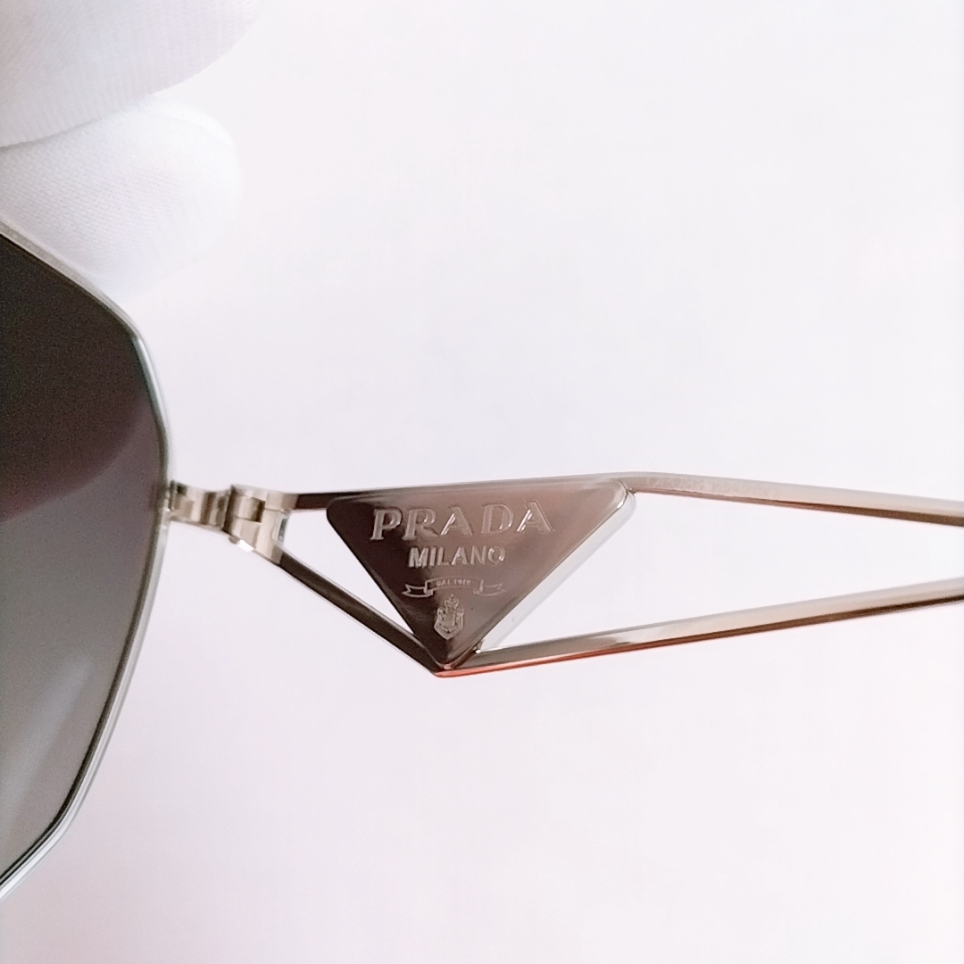 PRADA プラダ シンボル サングラス トライアングルロゴ シルバー PRADA プラダ シンボル サングラス トライアングルロゴ シルバー