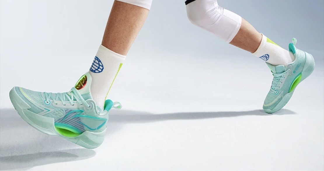 送料関税込み[LI-NING]CHAOQING V2★日本未入荷★新作★大人気★