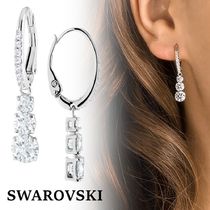 すぐ届く☆SWAROVSKI AttractTrilogy フープピアス ギフトにも◎