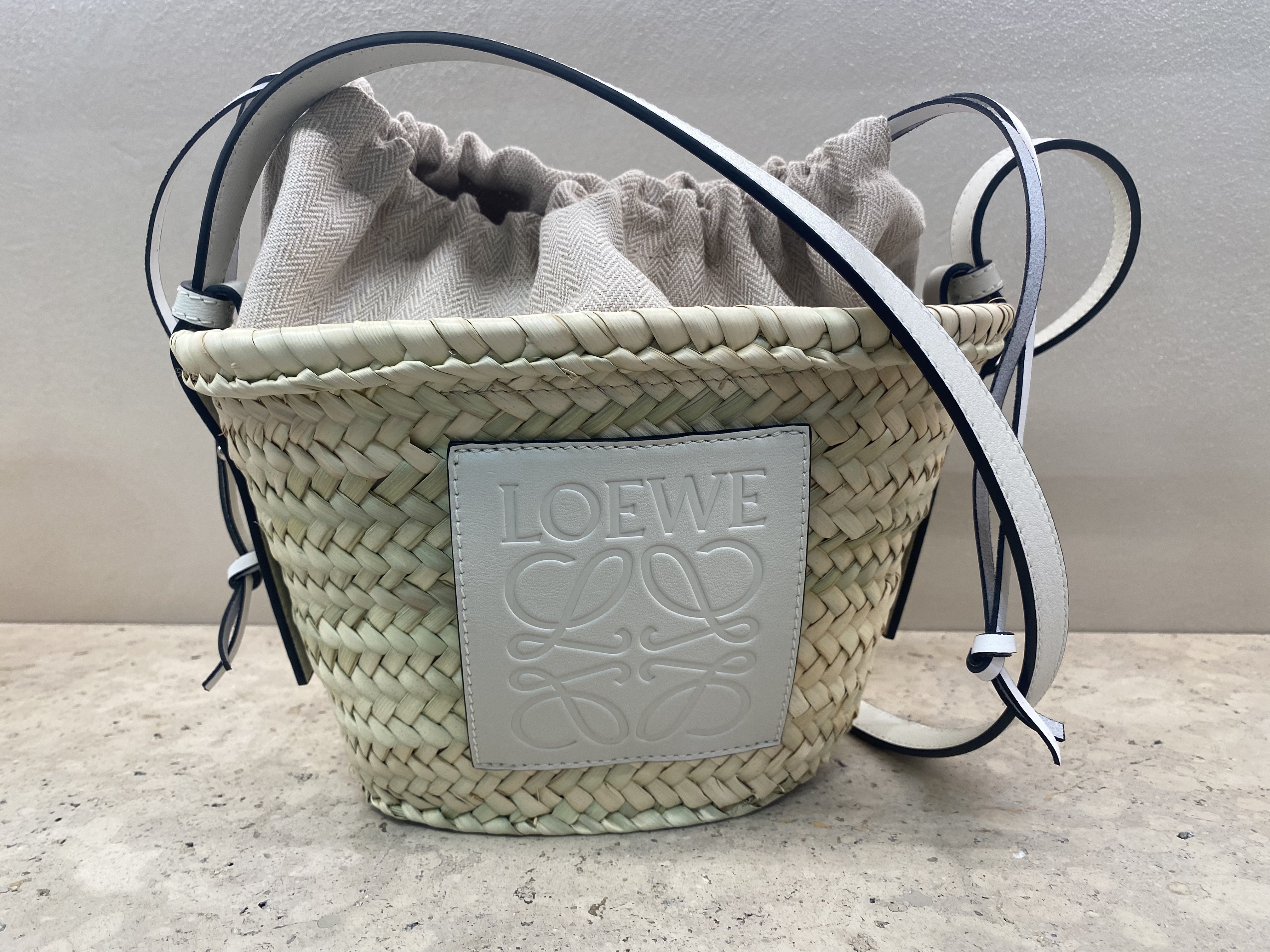 LOEWE【入手困難】Drawstring バケットバッグ★Small★ 全色 LOEWE【入手困難】Drawstring バケットバッグ Small 全色