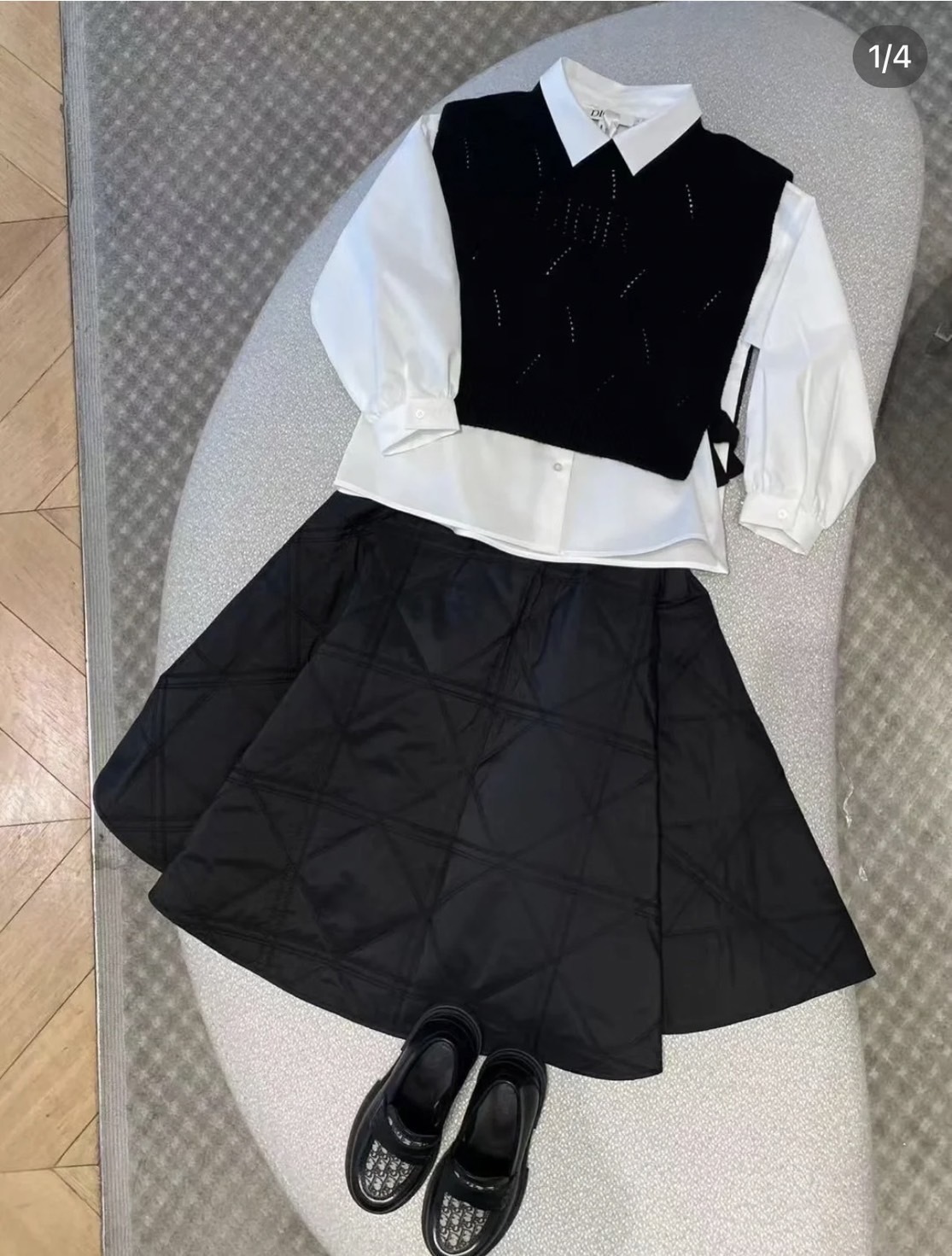 オープンワークのスズラン柄が可愛いDiorキッズニットポロシャツ Kids Designer Formal Wear - Boys & Girls dress clothes | DIOR