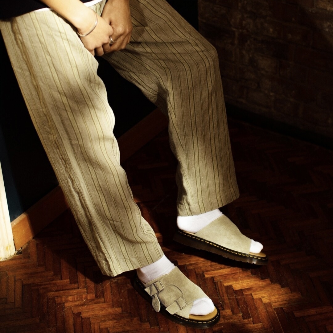 Dr.Martens】MIE DAYNE 2 ストラップ スエードサンダル 2色 靴