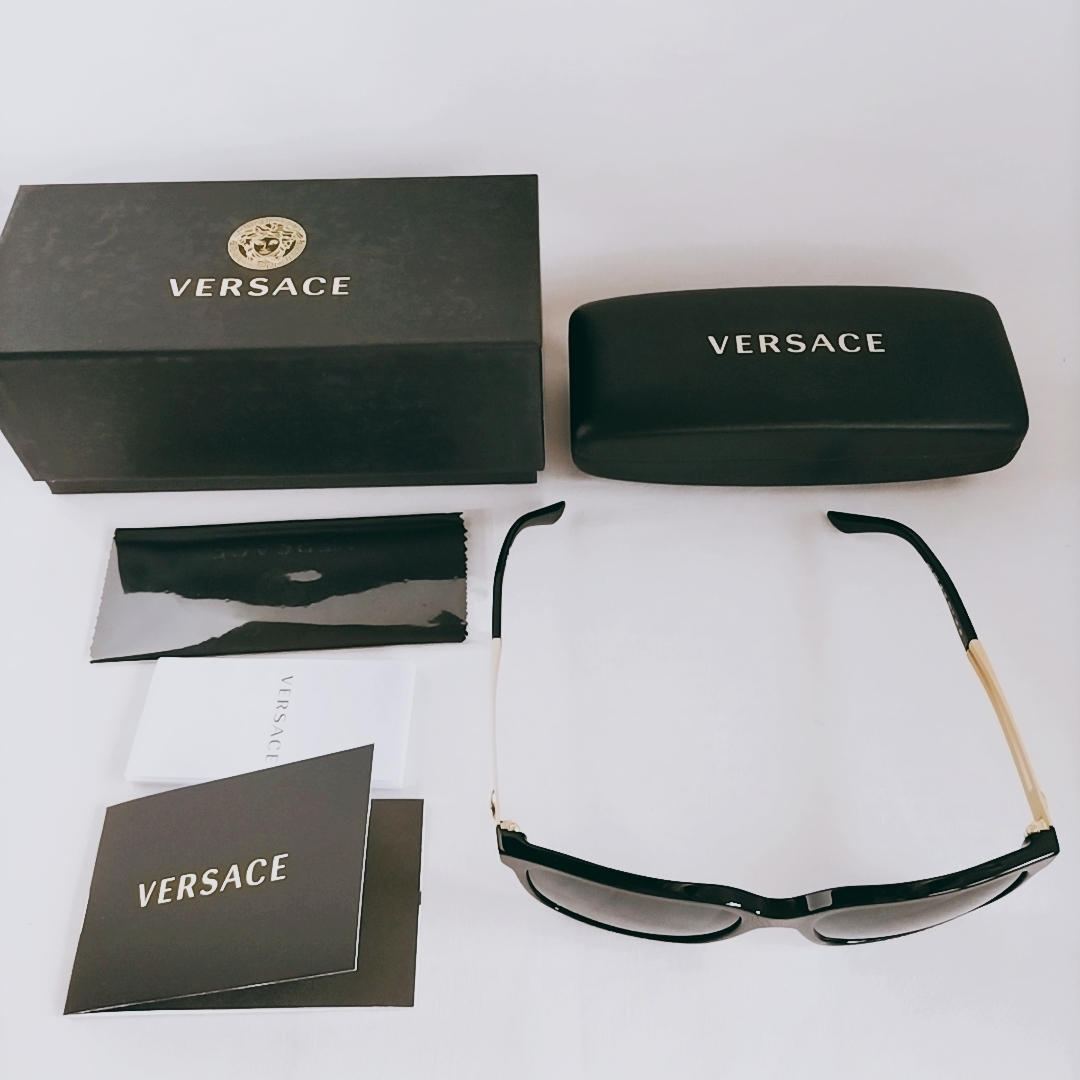送料関税込★VERSACE ブラック Vヴァニタス スクエア サングラス 送料関税込☆VERSACE ブラック Vヴァニタス スクエア サングラス