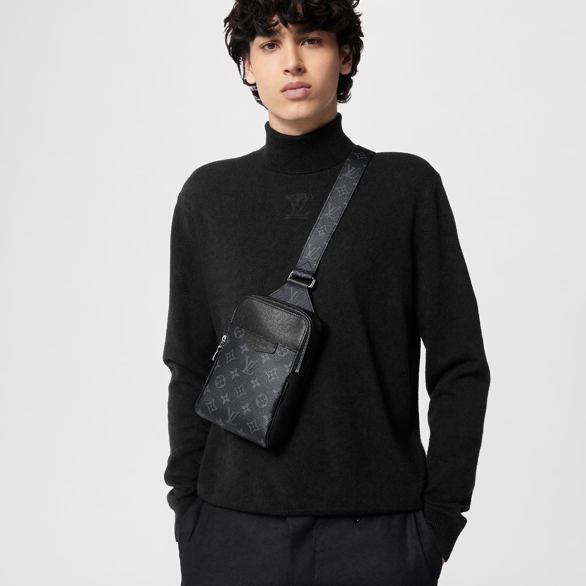 ショルダーバッグ・ポシェット Louis Vuitton Outdoor Slingbag Taigarama Noir Black M30741