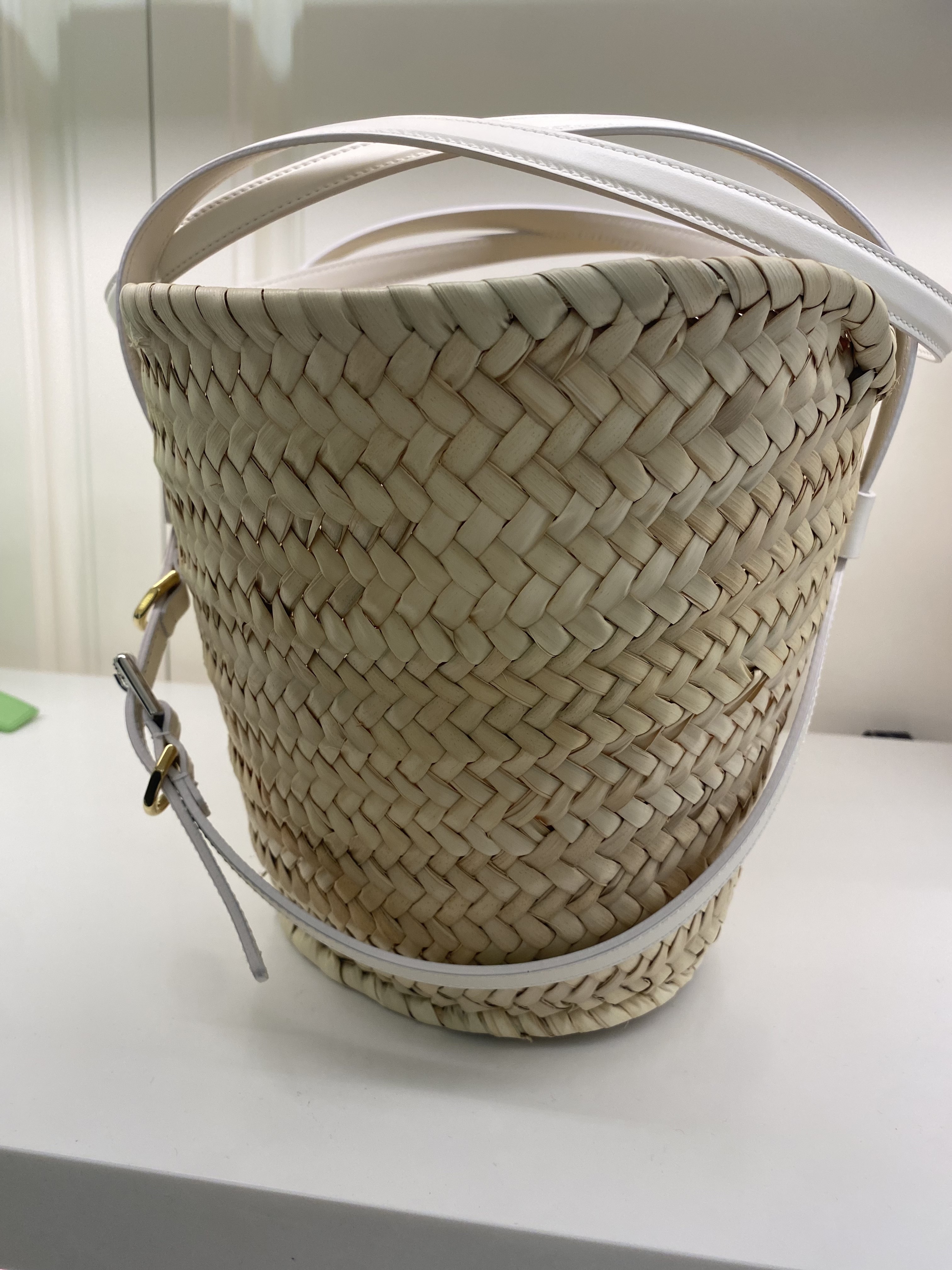 GIVENCHY Small voyou basket bag in raffia (BB50ULB1UC-105, BB50ULB1UC-001) GIVENCHY Small voyou basket bag in raffia (BB50ULB1UC-105, BB50ULB1UC-001)