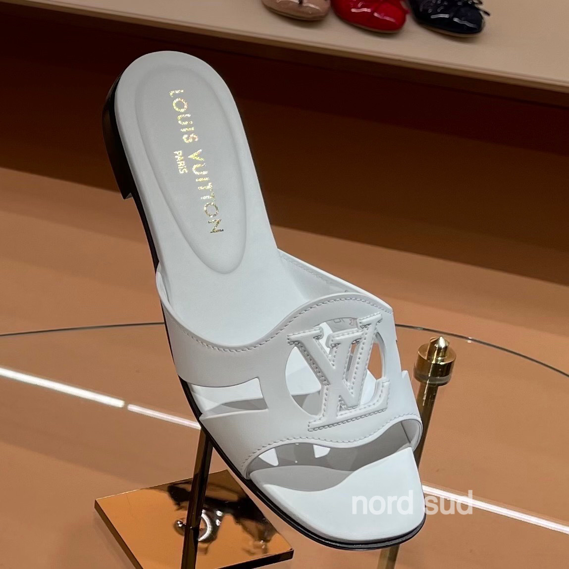 Louis Vuitton お洒落な【LV Isola フラット ミュール】ホワイト