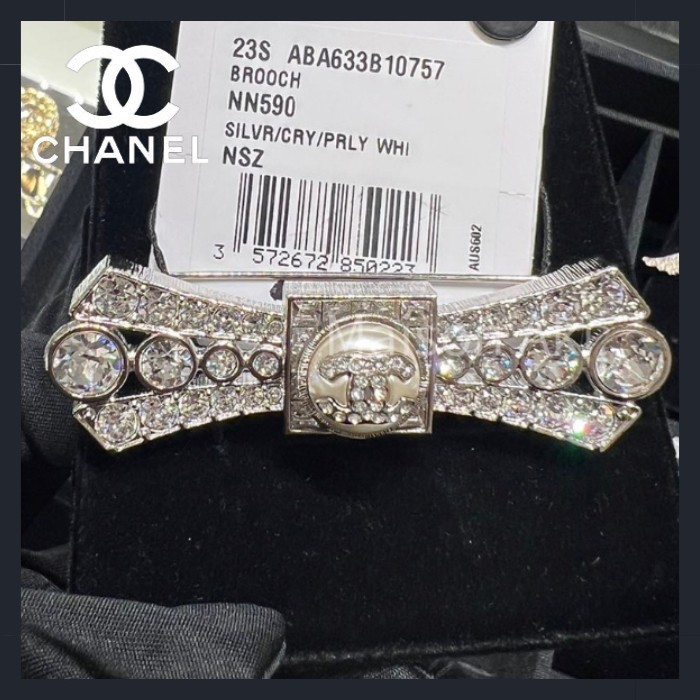 Shop CHANEL 2023 SS Brooch (ABA633 B10757 NN590) by MaisonAki.